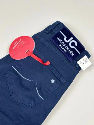 Jacob Cohën Limited Edition Style 688 Jeans | Modell 487 - 227 NO - Jacob Cohën Limited Edition Style 688 Jeans | Modell: 487 J. COHEN 227 NO | Få gjorda (Sällsynta) | Slim fit | Skick: Helt nya | Nypris: 6300+ kr (Prislapp i bild 6) | Storlek: W32/L34 | Hör av dig vid minsta fundering 📦