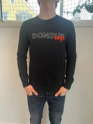 Dondup tröja  - Dondup tröja herr| pris:999kr| storlek: M| skick:9/10| hör av dig vid minsta lilla fundering eller fråga|
