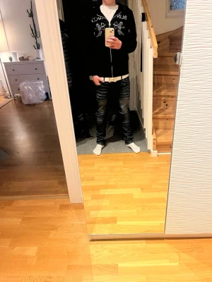 Bling lucid tröja - Säljer en riktigt fet bling lucid tröja perfekt för sommaren!☀️Tröjan har några defekter då några pärlor gått av men ingenting man tänker på👍🏼