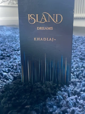 Island Dreams parfym från Khadlaj - Tjena! Säljer en Khadijah Island dreams och är i princip helt ny. Den är helt full och använd bara en gång. Hör av er om ni har några funderingar.