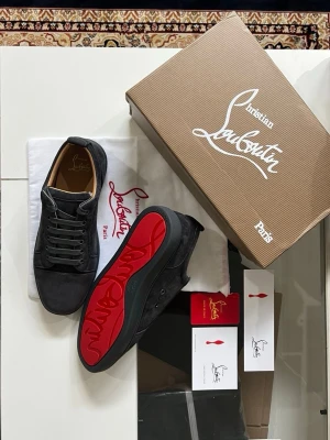 Christian Louboutins - PRIS EJ HUGGET I STEN. Säljer dessa fina skor som kommer med box och dustbag etc.. Dem är storlek 43 i färgen MörkGrå , aldrig använda. Säljer pga fel storlek! För mer bilder eller info kom pm:)  