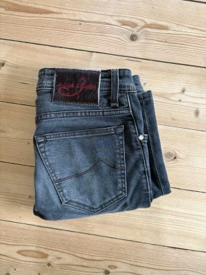 Jacob Cohen Jeans - Säljer dessa riktigt snygga Jacob Cohen jeansen i W29. Mycket bra skick utan större defekter. 