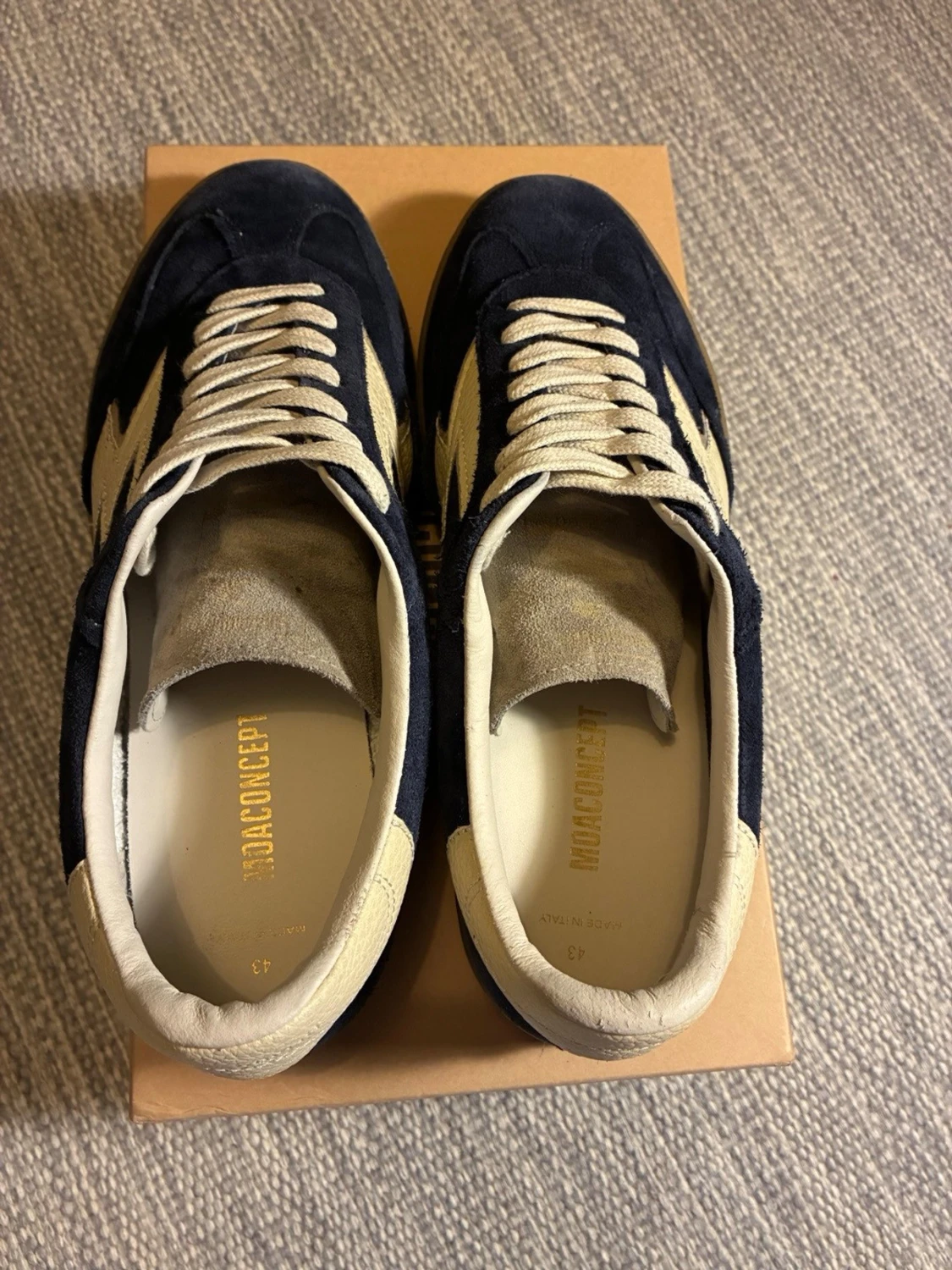 Mörkblå sneakers från MDA Concept - 1