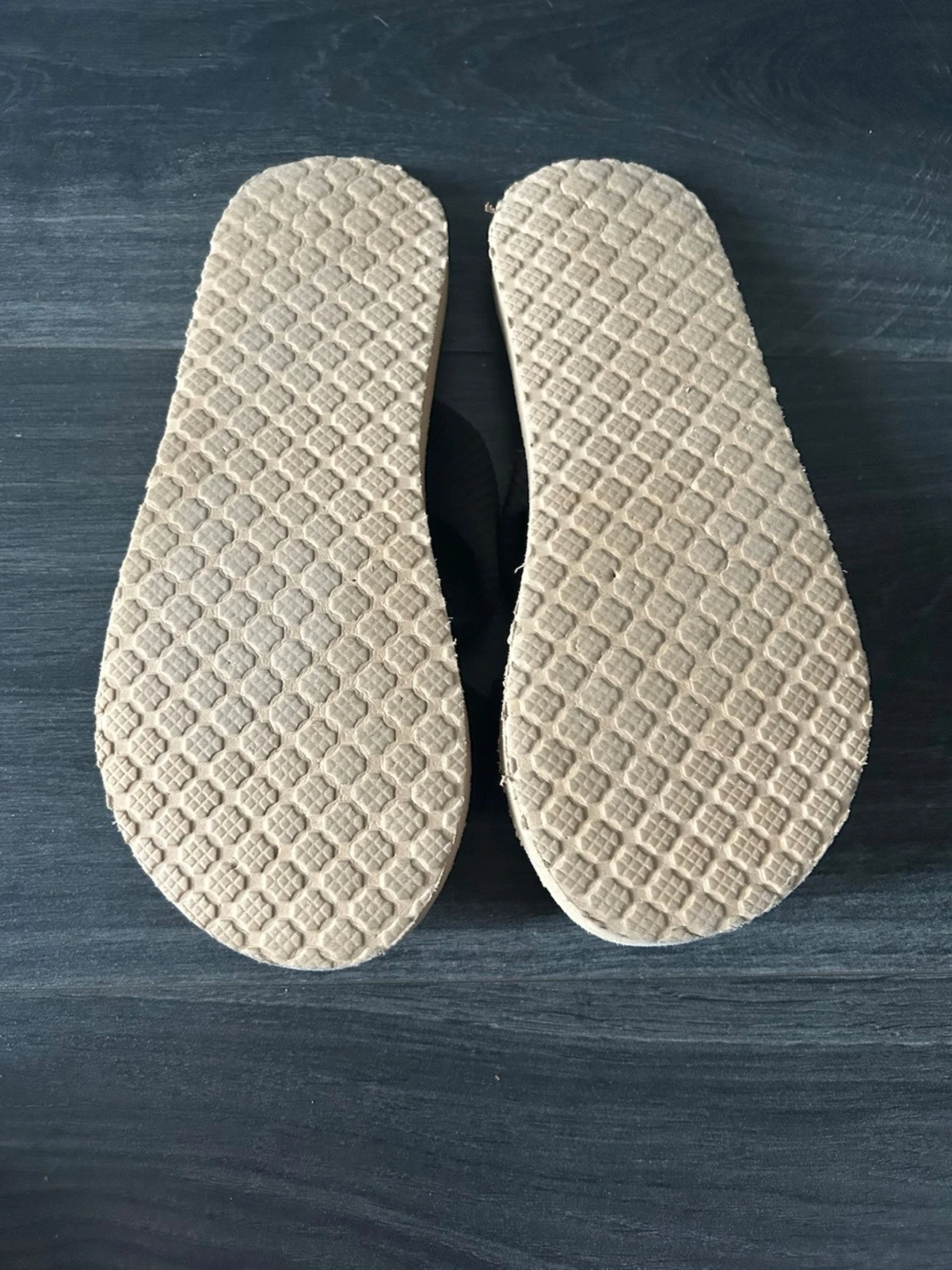 Beiga sandaler med svart rosett från SHEIN  - 2