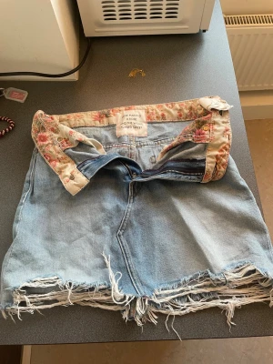 Jeanskjol - Jättefin jeanskjol från Replay i bra skick😊