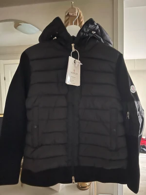 Helt ny cardigan  - Helt ny cardigan i storlek M men passar S också!