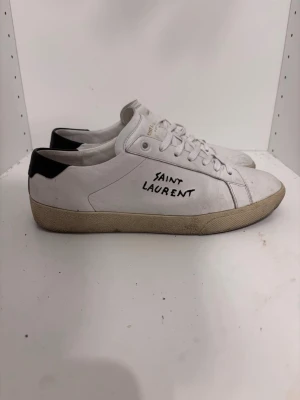 Saint laurent skor - Säljer dessa tvär feta saint Laurent skor i storlek 41 inga skador eller något, skriv bara om frågor😊