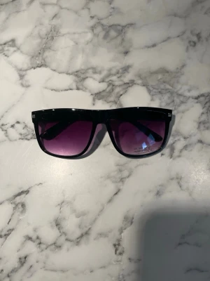 Rayban boyfriend identiska solglasögon  - Sjukt snygga, aldrig använda.