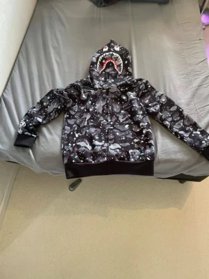 B..a..p..e hoodie - Skriv till mig vid frågor