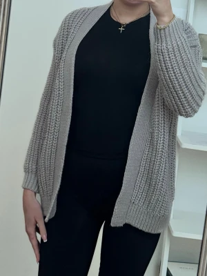 Kofta H&M - Oanvänd kofta från H&M i storlek xs.