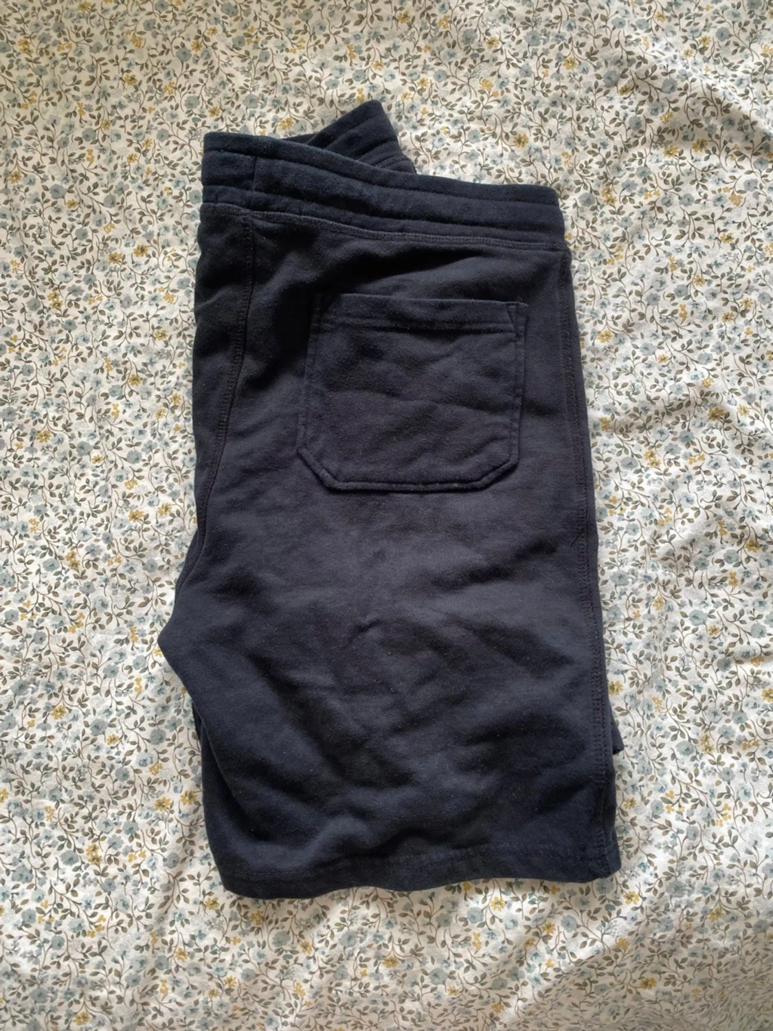 Svarta mjukisshorts med snörning - 1