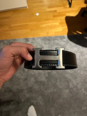 Svart H&M bälte  - Snyggt svart bälte från H&M