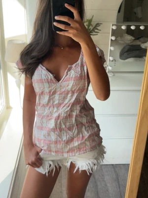 Rosa topp - Så fin Rosa rutig topp med korta ärmar🥥🍋
