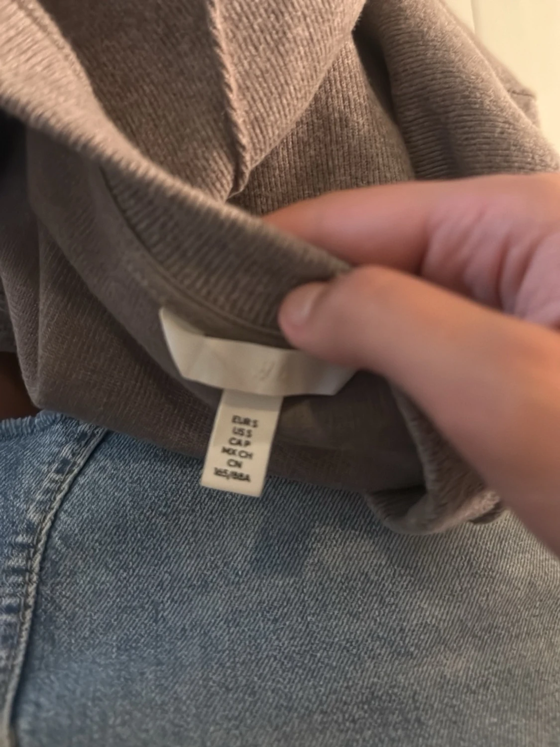 Beige ribbad topp med vida ärmar - 2