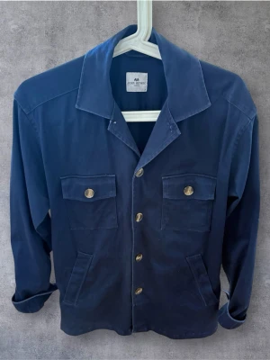 John Henric Overshirt - Sjukt fet overshirt från John Henric i storlek S. Säljer då den inte kommer till användning , pris kan diskuteras 😊
