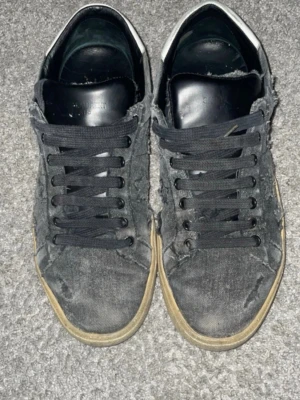 Saint Laurent skor - • Feta Saint Laurent skor                                                - Strl: 44                                                                             - Sulan: 28,5cm