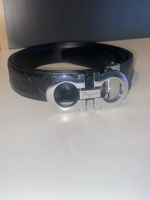 Ferragamo bälte med mönster  - Ferragamo svart