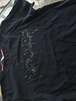 T shirt  - Hej säljer en t shirt som inte kommer till användning. 