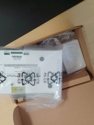 Icotera i4850 fiberkonverter - Säljer en vit fiberkonverter från Icotera, modell i4850. Enheten har portar för LAN/TM och FIBER, och levereras med strömadapter. Perfekt för dig som behöver koppla in fiber i hemmet. Kompakt och stilren design i plast.