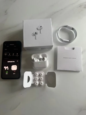 Airpods pro gen 2 - Säljer mina airpods allt i bilderna medföljer 