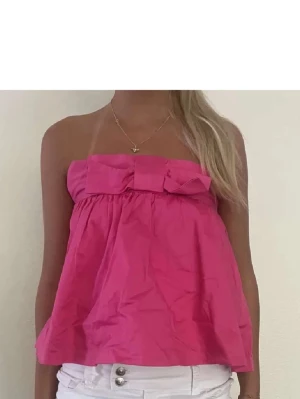 Rosa topp med rosett - Snygg rosa topp med rosett, som tyvärr är förliten för mig