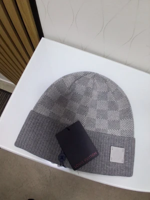 Grå mössa - Ny mössa har ni funderingar skriv till mig!