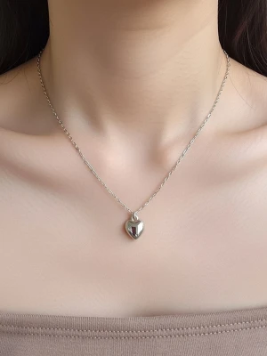 Halsband silverhjärta - Elegant minimalistiskt hjärthänge för kvinnor. Inkl kedja. Vardagssmycke, present till födelsedagar, högtider & speciella tillfällen. Hjärtkedja. Länhd 38 + 7 cm. Berlock 9 mm.