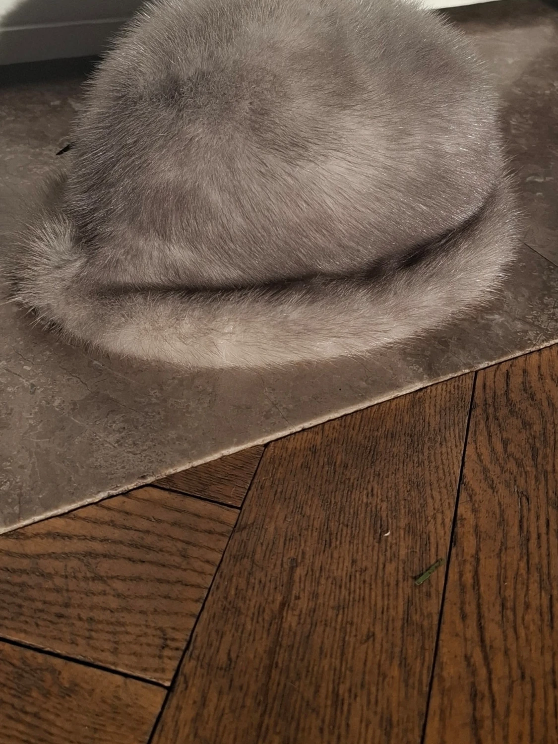 Grå fluffig hatt  - 1