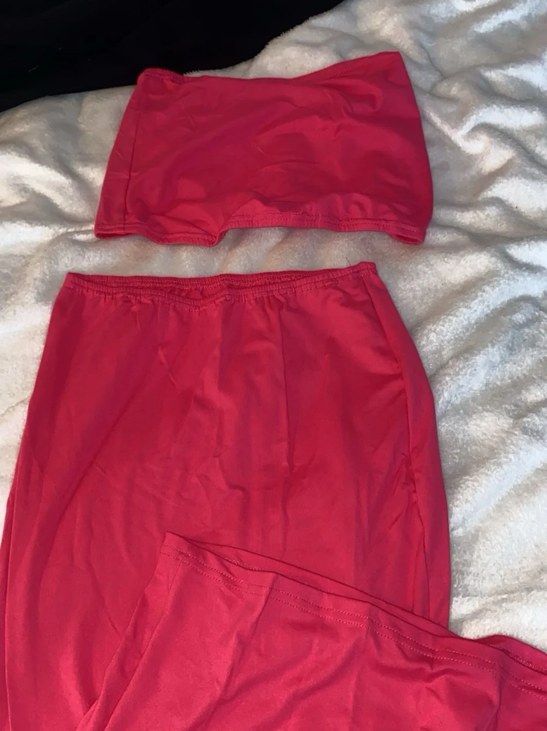 Ceriseosa topp med lång kjol  - 1