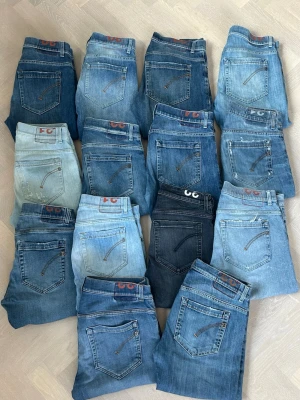 Dondup George Jeans  - Tja säljer riktigt feta dondup jeans i storlekarna 30-34 i den populära modellen George, ni ser några av dem på bilderna men alla finns tillgängliga om ni går in på vår profil! Kan gå med på Bulk pris om man är intresserad!