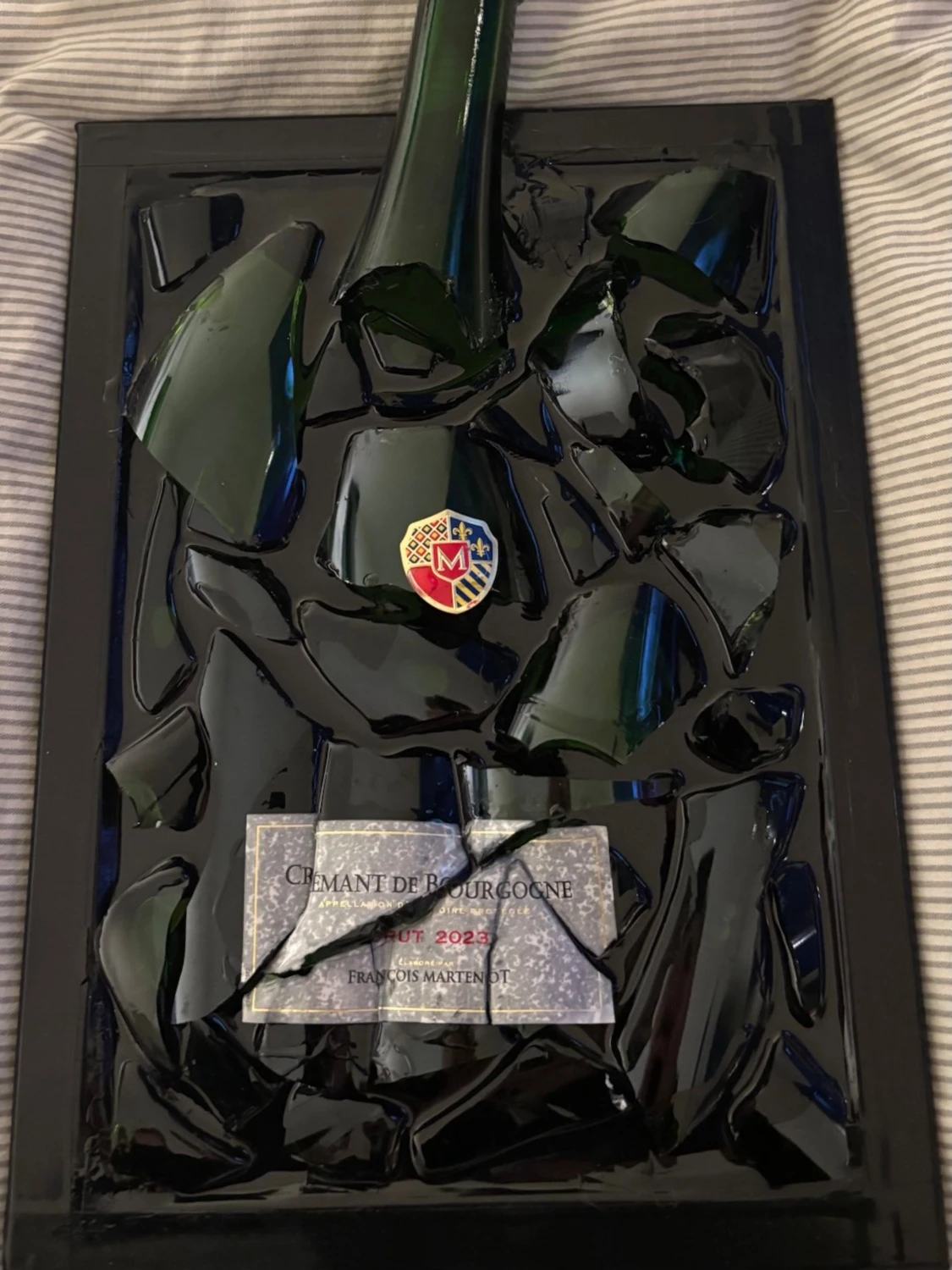 Konstverk av krossad vinflaska - 1