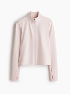 Ljusrosa ziptröja med hög krage - Säljer ljusrosa ziptröja med hög krage och långa ärmar. Tröjan har en rak, något kortare passform och tumhål vid ärmsluten. Perfekt för en clean och sportig look. Tillverkad i mjukt material.