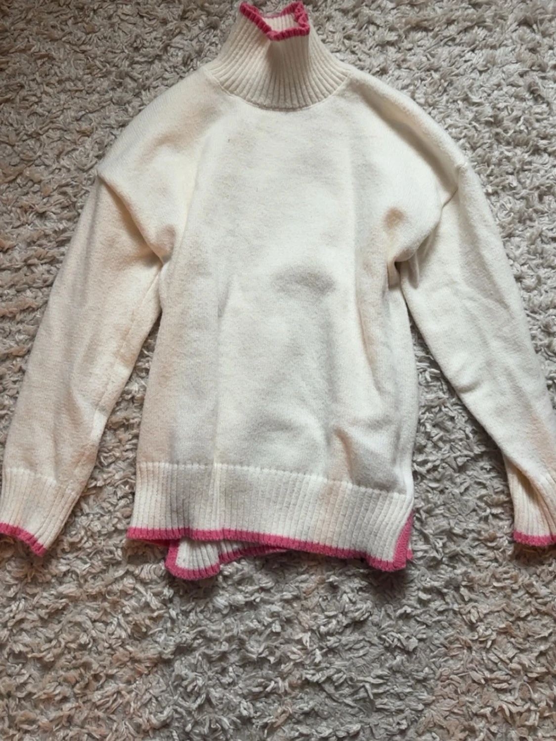 Vit polotröja med rosa detaljer - 1