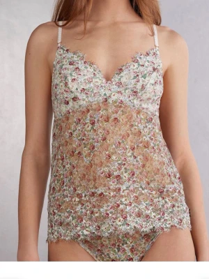 SÖKER -  Söker den att toppen från Intimissimi i storlek S eller M