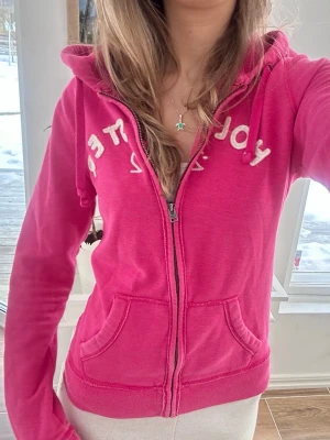 Hollister zip - Storlek M. Skickas inom 24h. Se liknande plagg i min profil! 