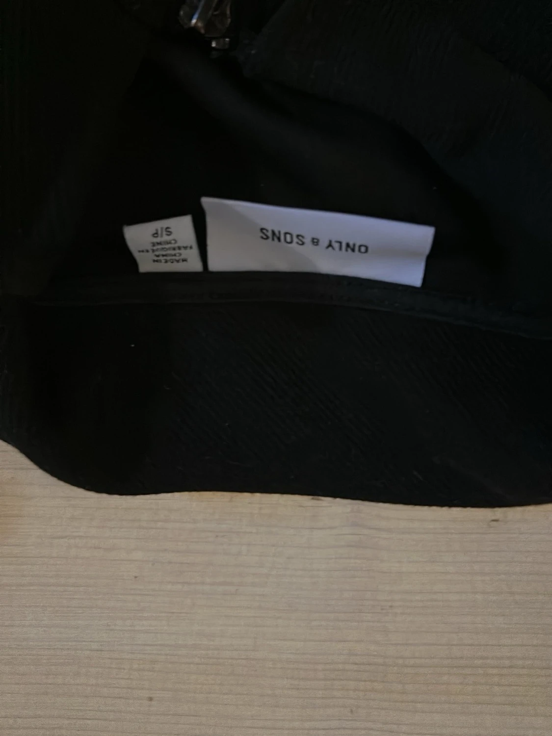 Svart topp från ONLY & SONS