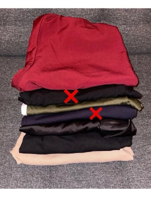 Byxor/ jeans  - Klädpaket med 5 byxor, 2 sålda. Jeans&kostym liknade byxor 