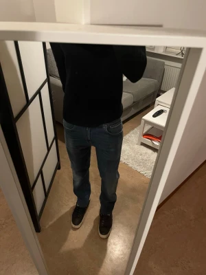 Replay jeans  - 👋Säljer dessa snygga jeans från Replay i modellen Grover. 34/34. Min längd är 184 och sitter perfekt. Pris kan diskuteras vid snabba köp!