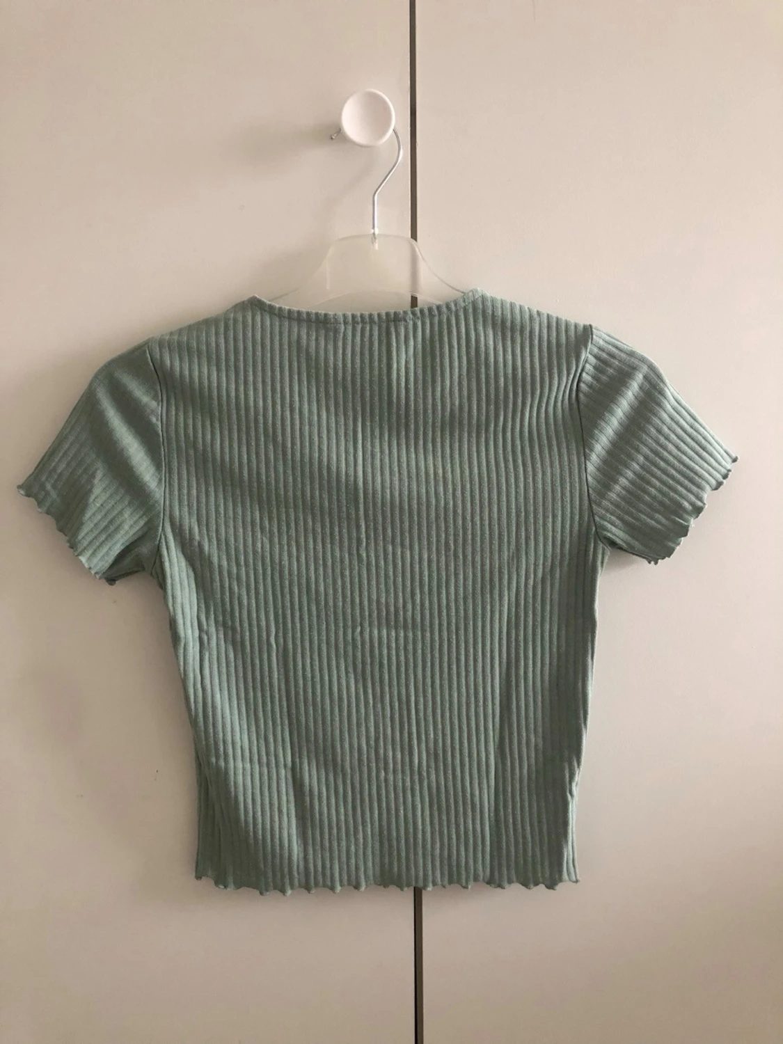 Ribbad grön croppad topp från ONLY - 1