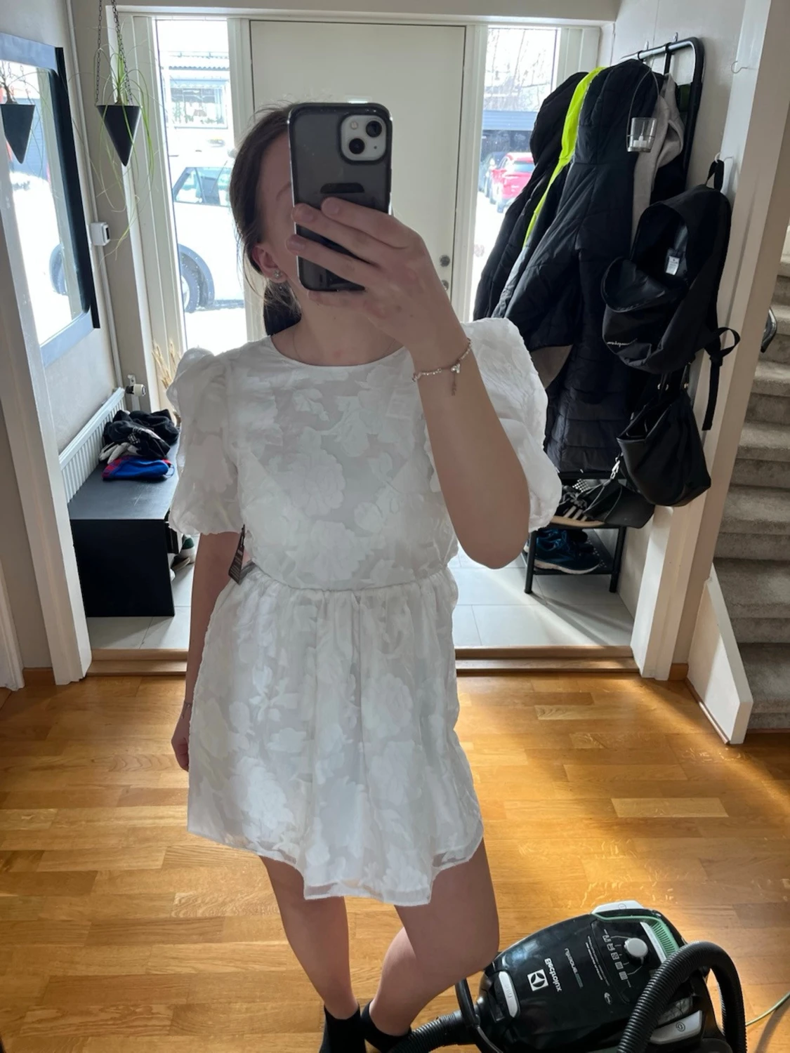 Vit kort studentklänning med puffärmar - 1