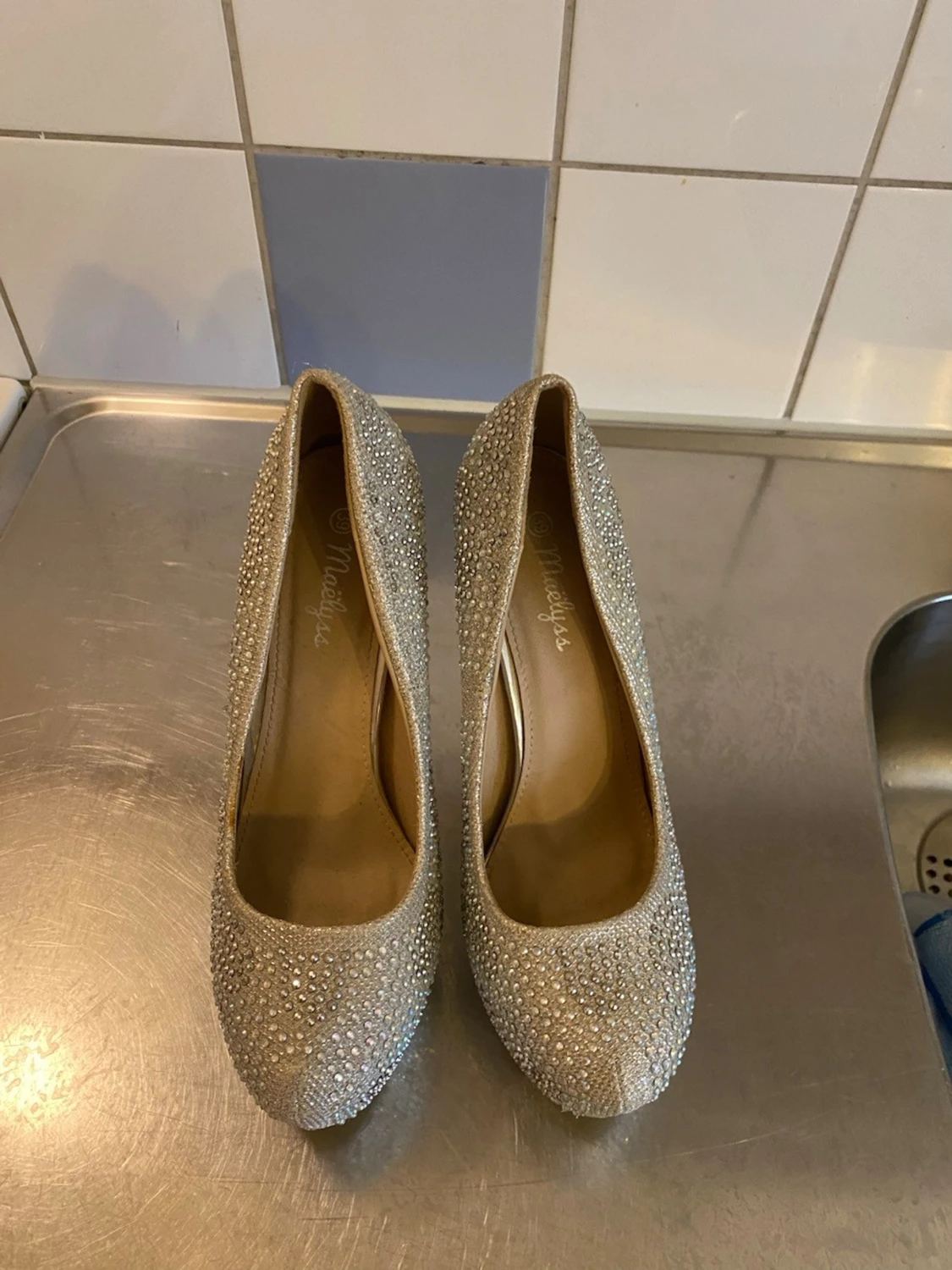 Glittriga pumps från Maripé - 1