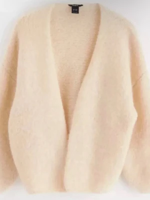 Beige kofta Lindex - Mysig och beige kofta från Lindex! Knappt använd, väldigt bra skick!!! ❤️Använt kanske 1-2 gånger. Passar alla storlekar beroende på hur man vill att den ska sitta. Pris går att diskutera!