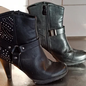 Höglackat - Jättesnygga,inte använda mycket