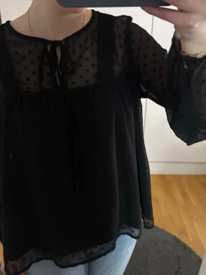 Svart blus  - Svart blus från vila! Använd fåtal gånger! 