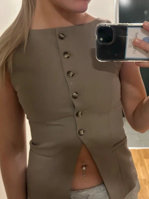 Beige kavajväst  - Snygg beige kavajväst, prislapp kvar!🩶 