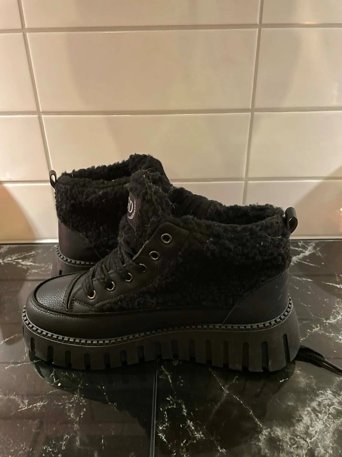 Svarta kängor med teddyfoder GD - 2