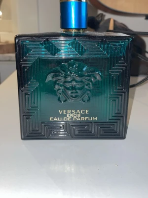 Versace Eros EDP  - 200 ml flaska Versace Eros EDP. Ca 180 ml kvar.