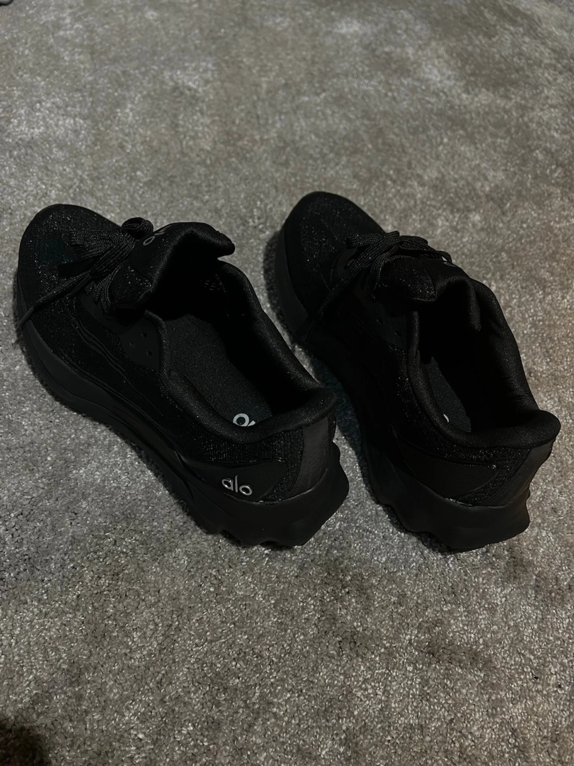 Svarta sneakers från Alo - 2