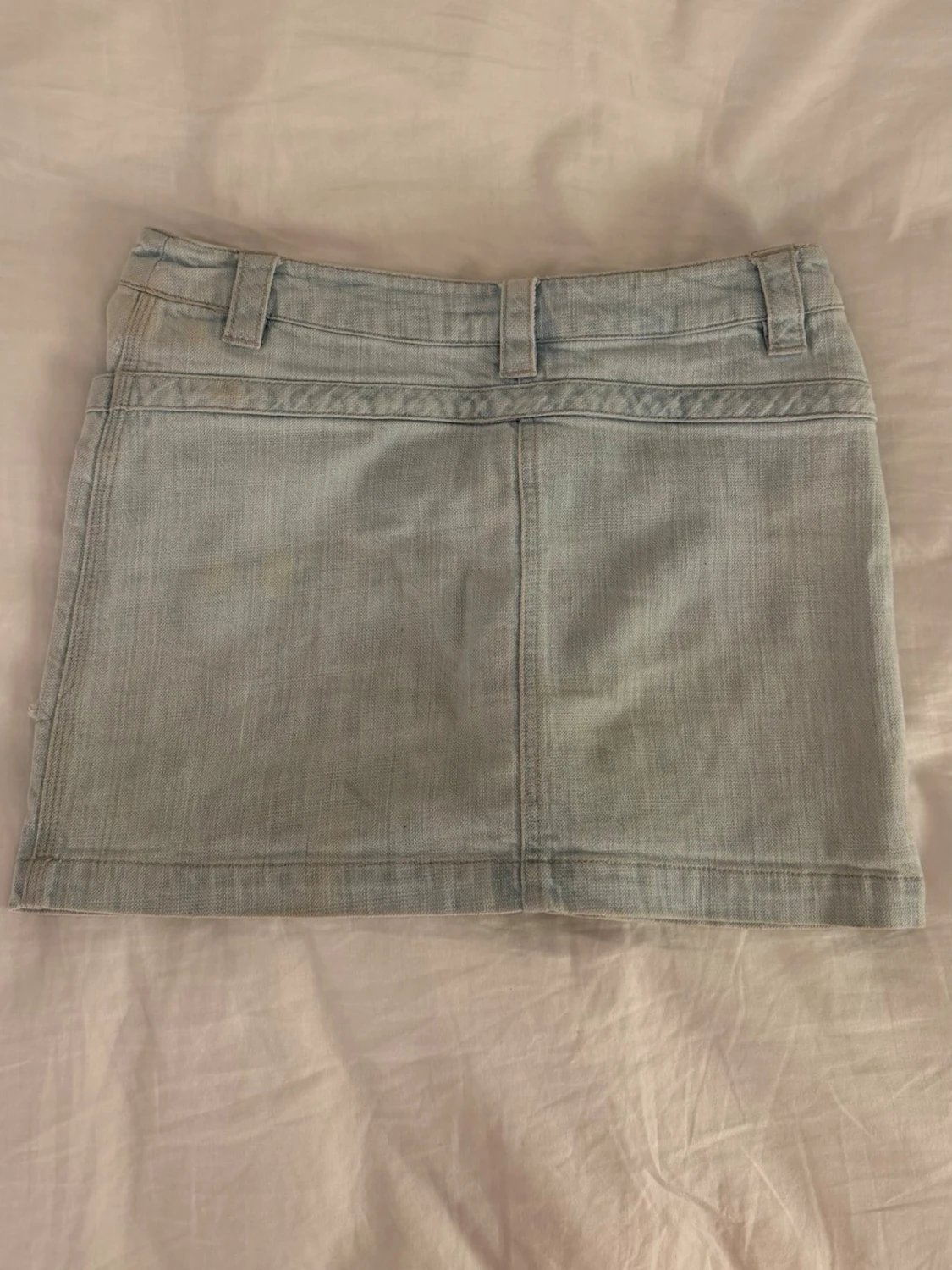 Ljusblå jeanskjol med broderi - 3