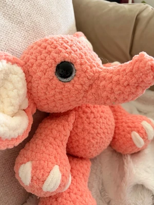 Virkad korallröd elefant - Virkad korallrosa elefant i tjockt garn